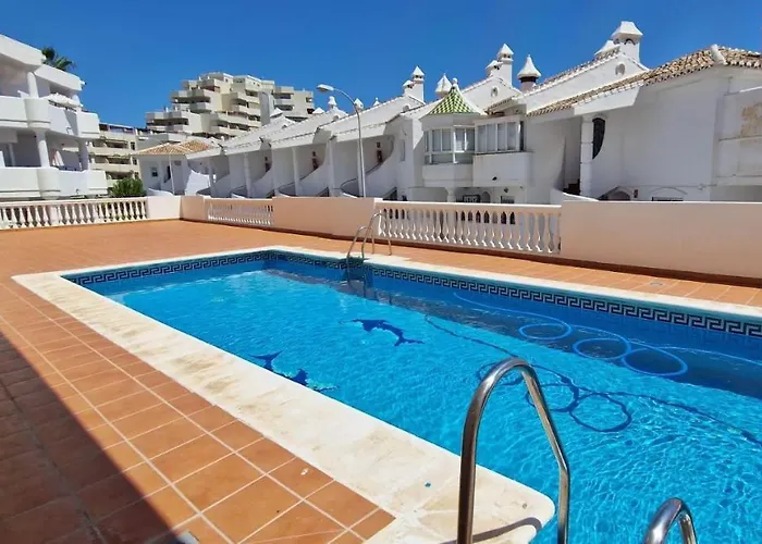 2 Bed. Amazing Sea Views *