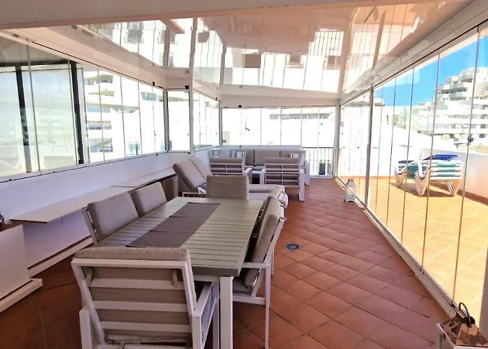 2 Bed. Amazing Sea Views *