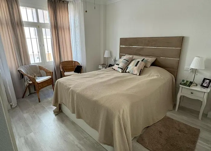2 Bed. Amazing Sea Views