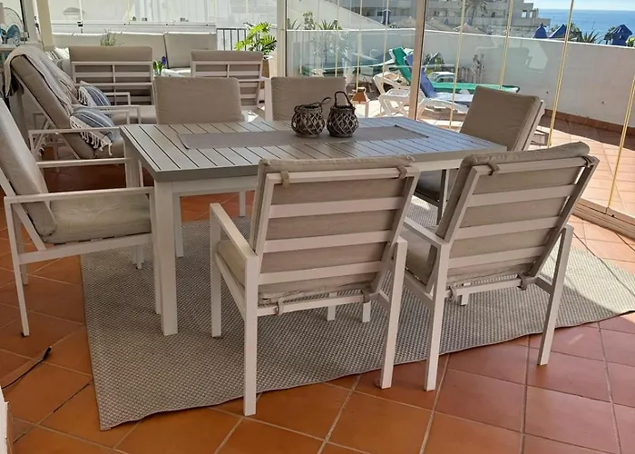 2 Bed. Amazing Sea Views